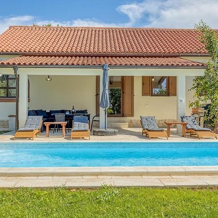 Villa Agatta With Private Pool Smoljanci Exterior photo