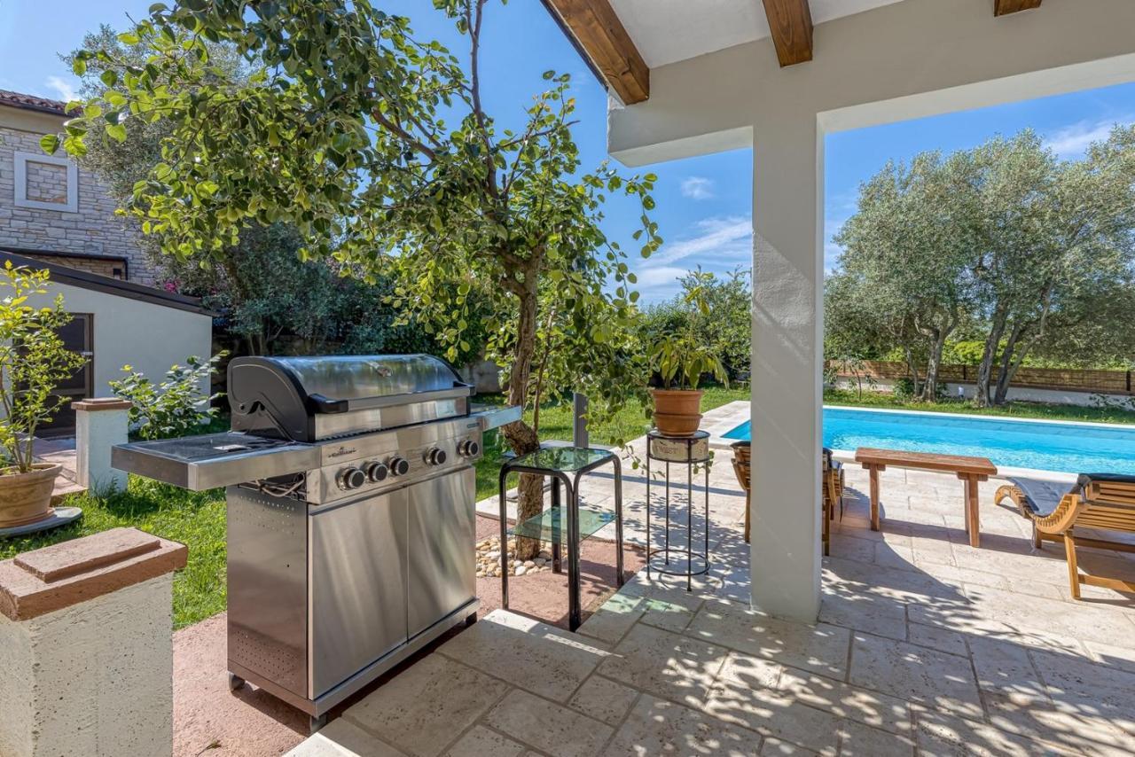 Villa Agatta With Private Pool Smoljanci Exterior photo