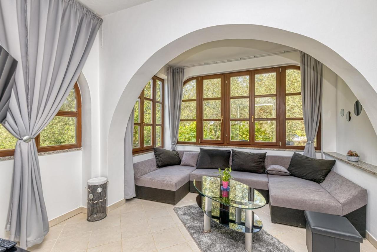 Villa Agatta With Private Pool Smoljanci Exterior photo
